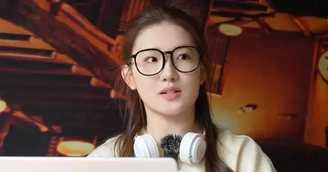 孟羽童的博主之路:如何从实习生到网红大咖,她的成功秘诀是什么?