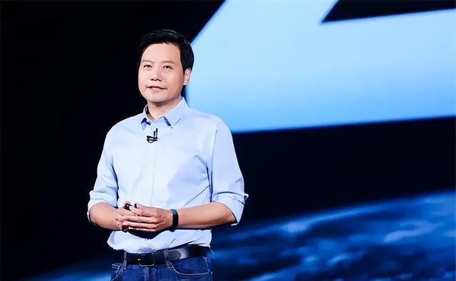 雷军自信回应全球芯片短缺:小米在供应链中地位稳固,确保生产不受影响