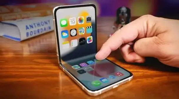 苹果双向可折叠屏幕iPhone引发热议:网友期待与质疑并存