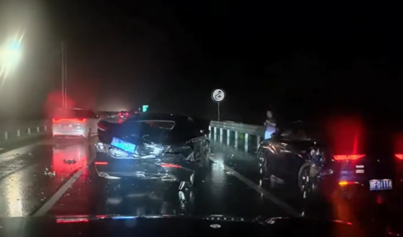 华为AEB表现卓越!问界雨夜高速紧急刹车避险经历引发热议