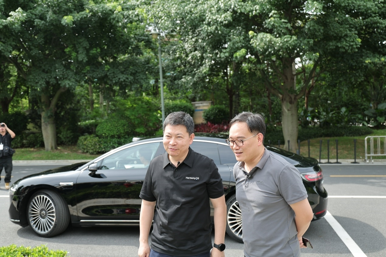 微博CEO试乘华为享界S9:豪华体验超越BBA,上市即预订