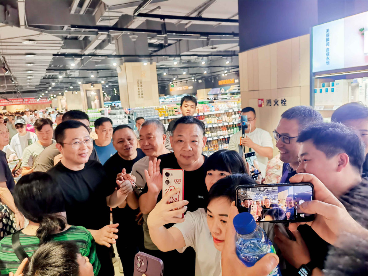 举报胖东来获10万奖励的顾客回应:工作失去但无悔,再遇类似事件还会举报
