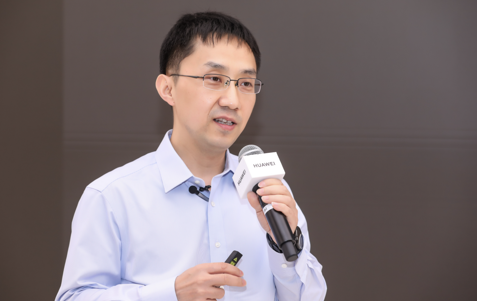 华为李小龙不看好电动车换电模式:技术发展太快,兼容老电池成包袱