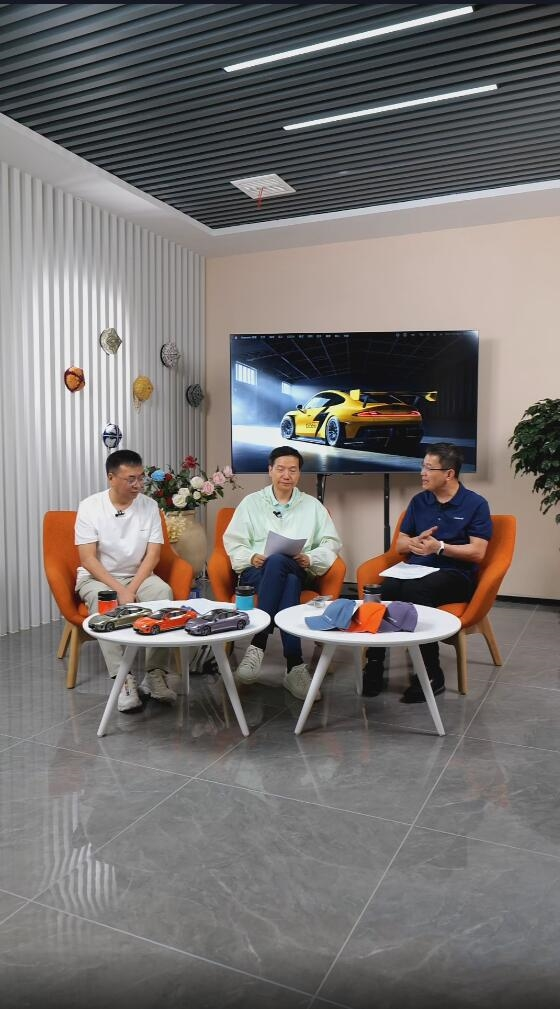 雷军谈欧洲之行:宝马工厂的百年沉淀令人惊叹,小米汽车受益于成熟技术与产业链