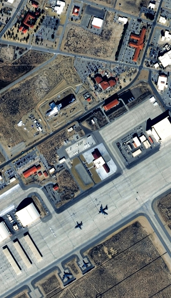 吉林一号卫星捕捉美国爱德华兹空军基地高清影像,细节堪比肉眼所见引发热议