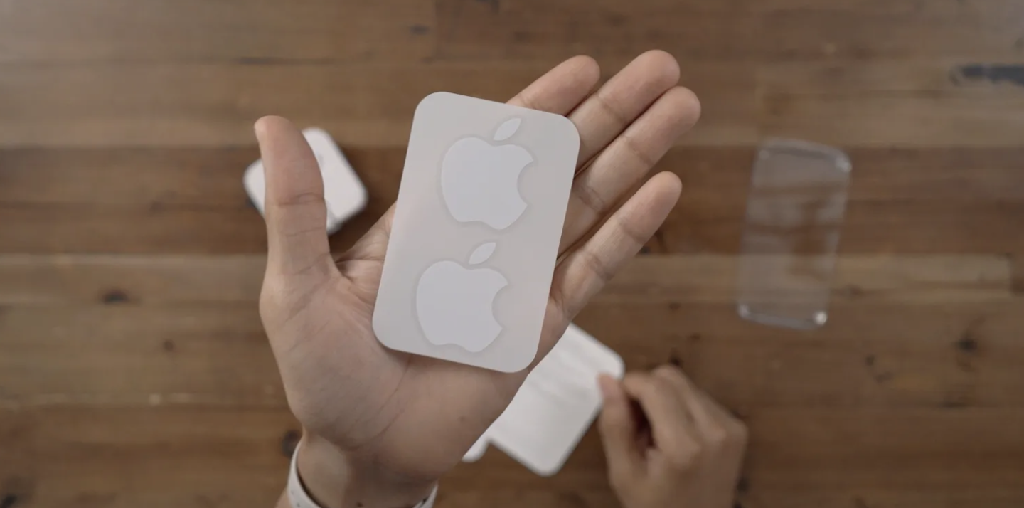 苹果环保行动再升级:iPhone 16系列取消Logo贴纸,延续不附赠充电器、耳机等配件