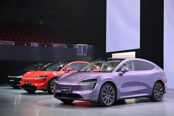 智界R7首战告捷!16天交付4730台,强势挑战特斯拉Model Y