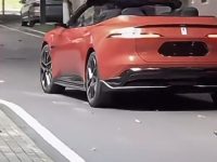 阿维塔06敞篷版街头亮相 网友盛赞“华系敞篷车颜值巅峰”