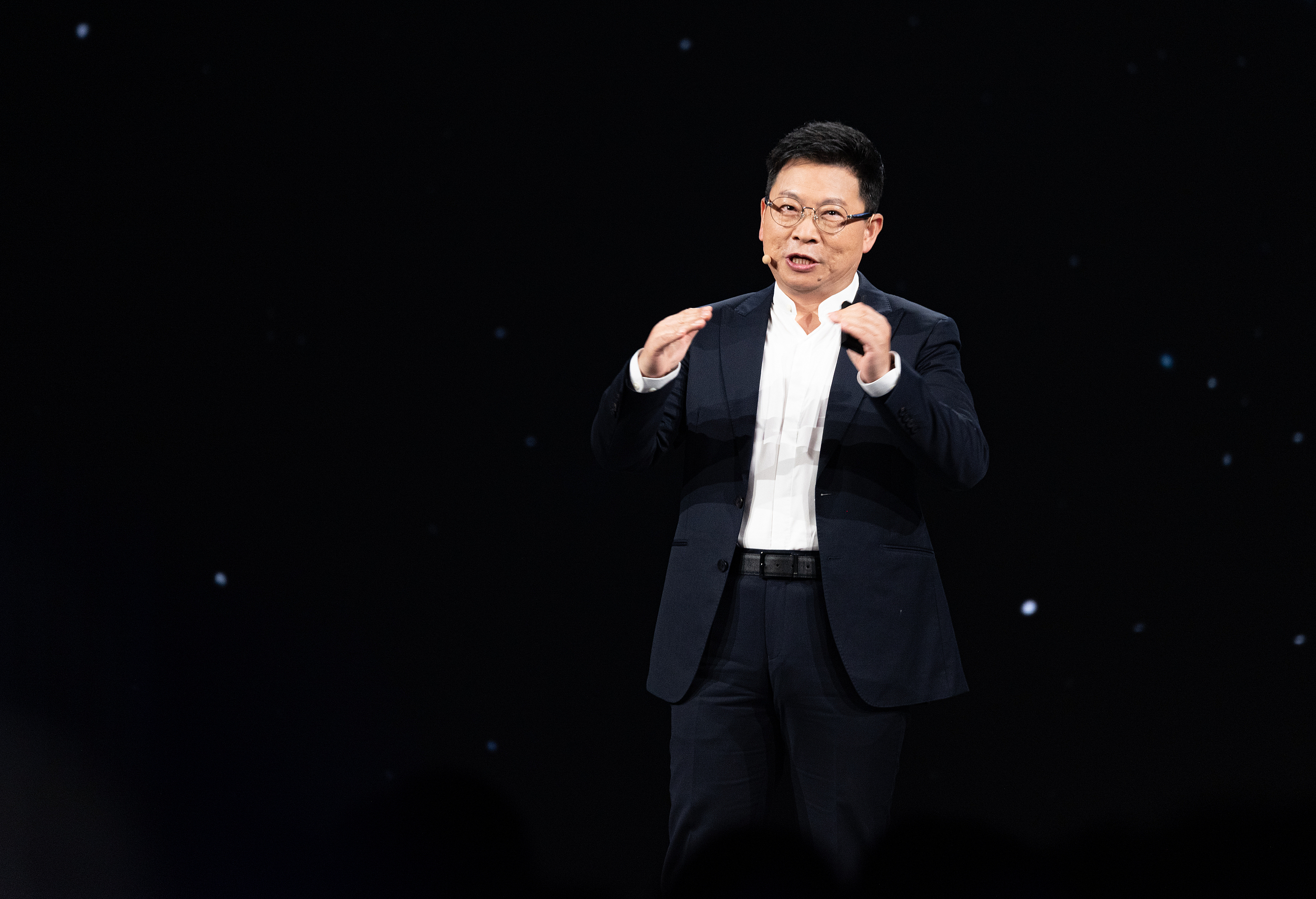 华为鸿蒙智行全面布局：从高端市场到10万级车型的战略扩张