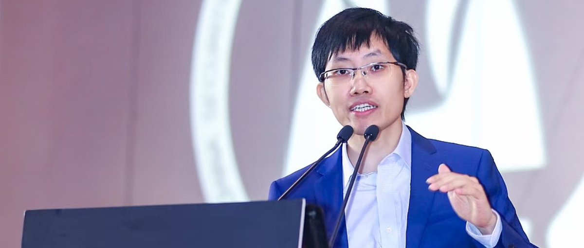 DeepSeek AI新模型年底发布，马斯克金色擎天柱亮相，比亚迪销量目标下调传闻未回应