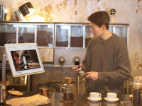 LG StanbyMe便携式可滚动显示器限时优惠：立省203美元