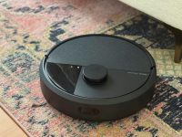 2025年扫地机器人对决:iRobot与Shark全方位对比分析