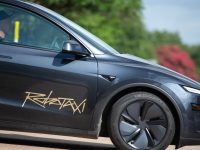 特斯拉Robotaxi事故率超Waymo,自动驾驶技术差距引关注