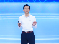 李彦宏:AI内化驱动生产力革命,智能应用价值超芯片百倍