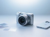 年轻人为何重新爱上相机？从胶片复兴到智能设备的市场新趋势