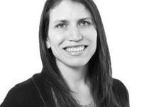 《怪奇物语》第五季:凯特·布什金曲回归,探讨青少年心理危机隐喻